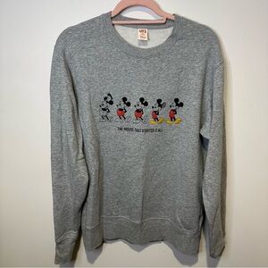 uniqlo disney mickey mouse crewneck sweatshirt size medium